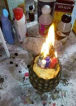 Fait l'attachement serré collé à son homme où a sa femme